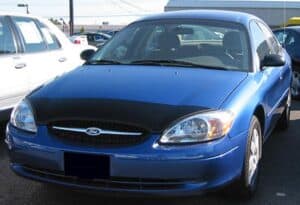2000 Ford Blue Taurus with a black magnetic car bra