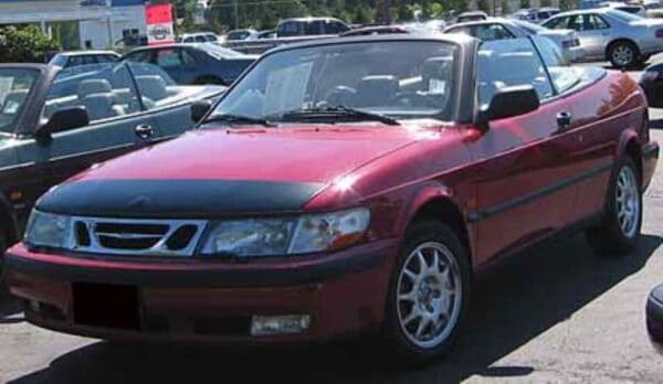 2000 Saab 9-3 with a Magnet car bra