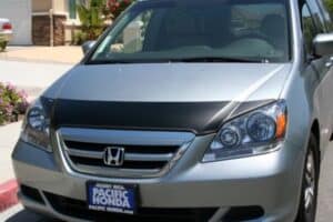 2005 Honda Odyssey with a magnetic car bra.