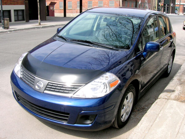 2008 Nissan Versa with a Magnetic car bra