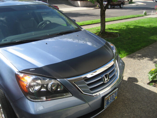 2009 Honda Odyssey with a magnetic car bra