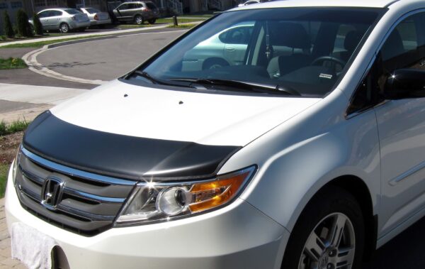 2012 Honda Odyssey with a magnetic car bra