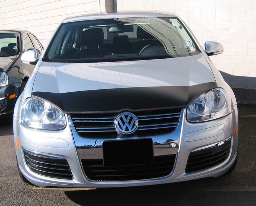 2005 Volkswagen Jetta with a magnetic car bra