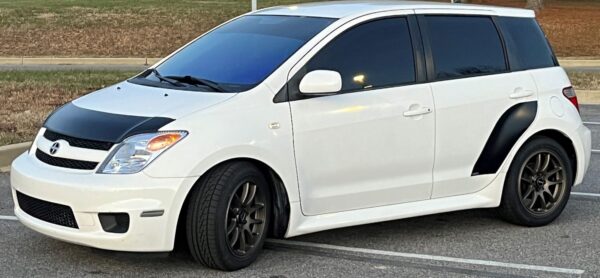 Black bra and door garnish on a white 2005 2006 2007 Scion xA Magnetbra